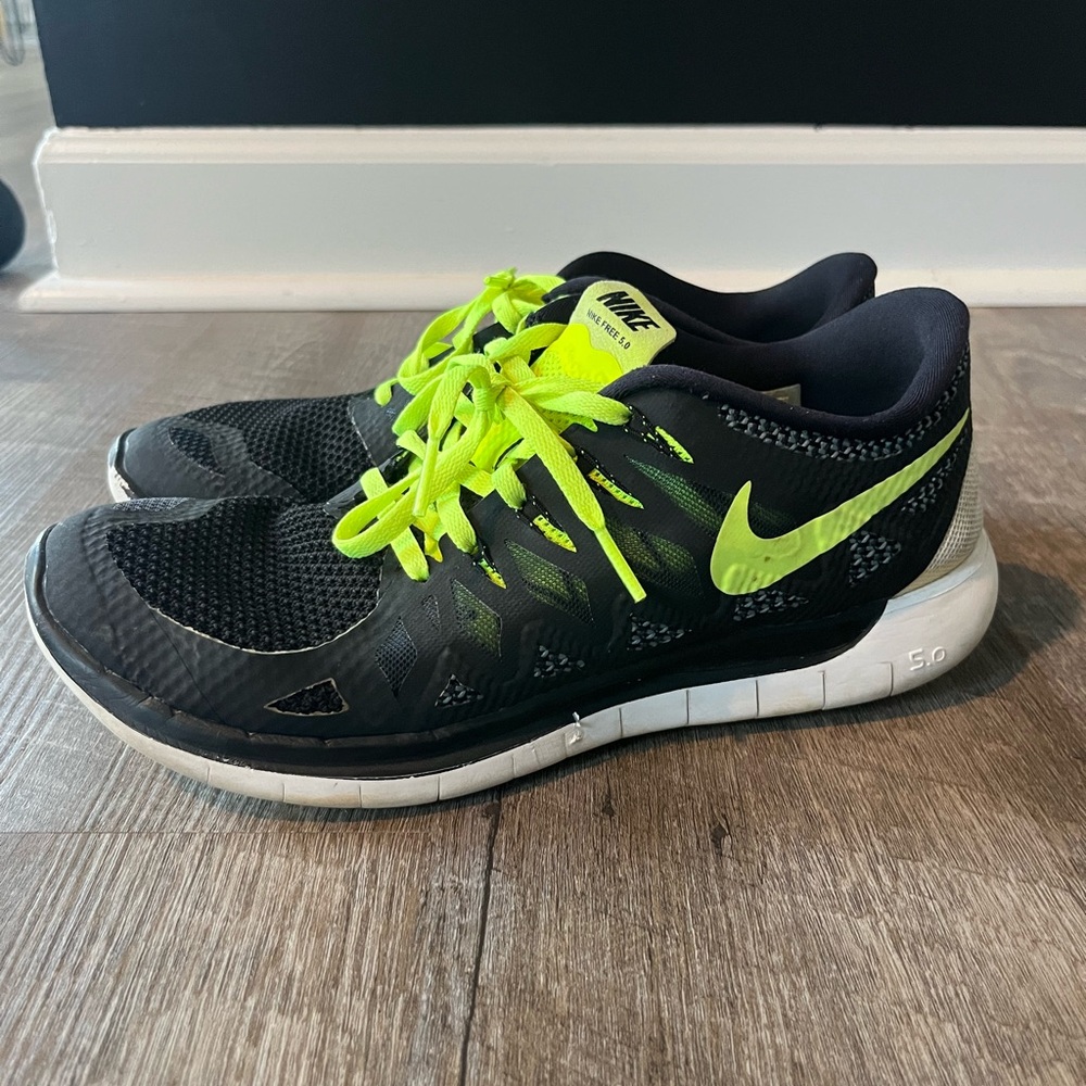Nike Free Run Black and Neon Yellow Athletic Shoe